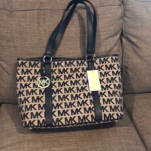 Super cute summer Michael Kors Tote. NWT